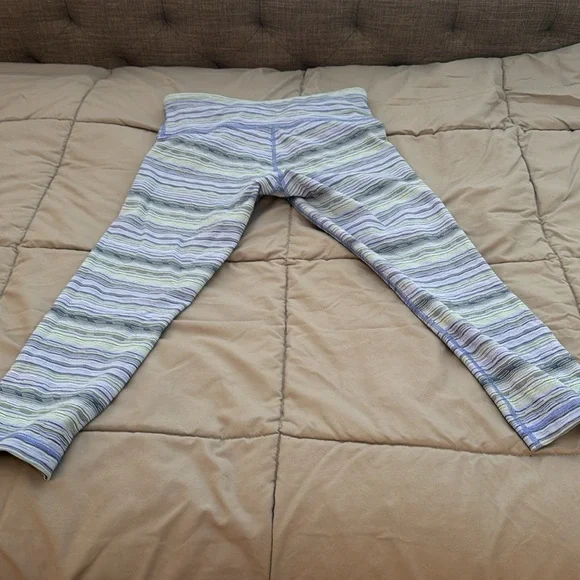 Lululemon Wunder Under Crop III Space Dye Twist lullaby Ray leggings-21” inseam - Picture 3 of 3